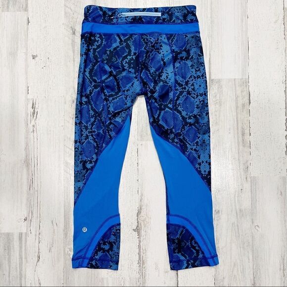 Lululemon Inspire Crop II Snake Print Blue - Picture 5 of 6